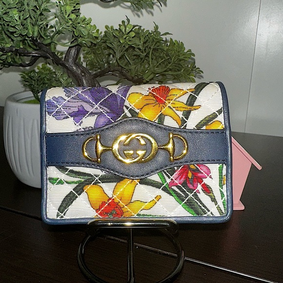 Gucci Handbags - GUCCI Trapuntata Zumi Floral Quilted wallet
